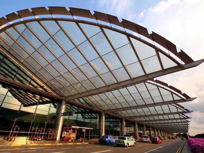 Here's why Singapore's incredible airport was just named best in the ...