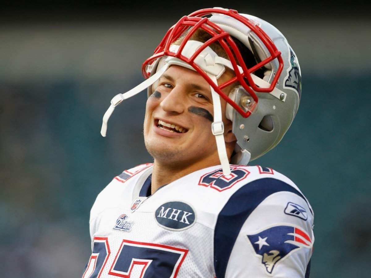 Rob Gronkowski Hasn T Spent A Penny Of The 16 3 Million In Nfl Salary He Has Made In His Career Business Insider India