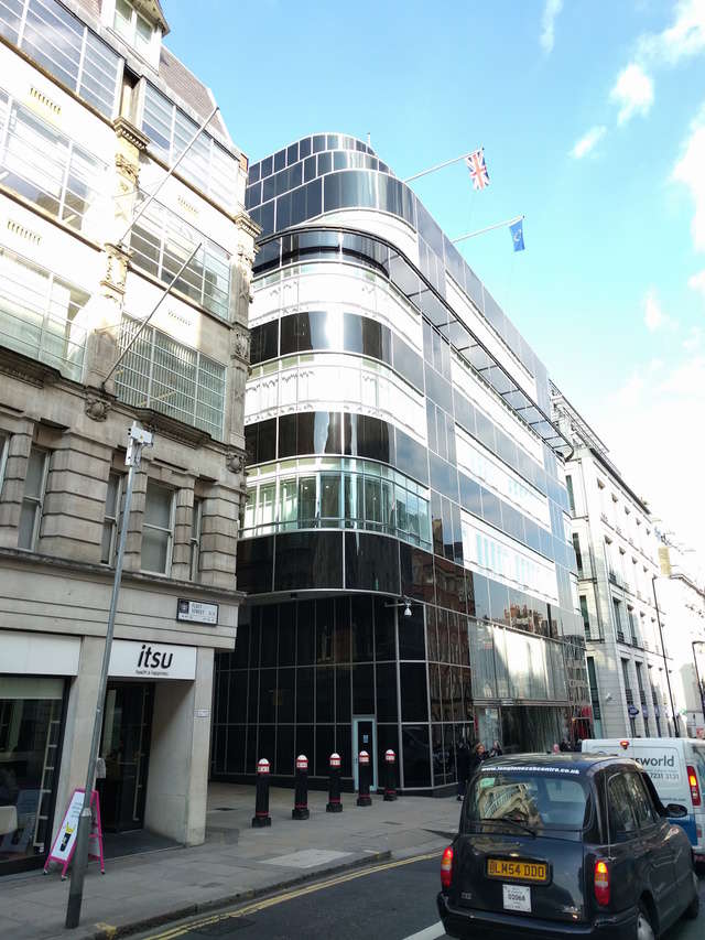 Goldman Sachs' London head office is on Fleet Street, in a building ...