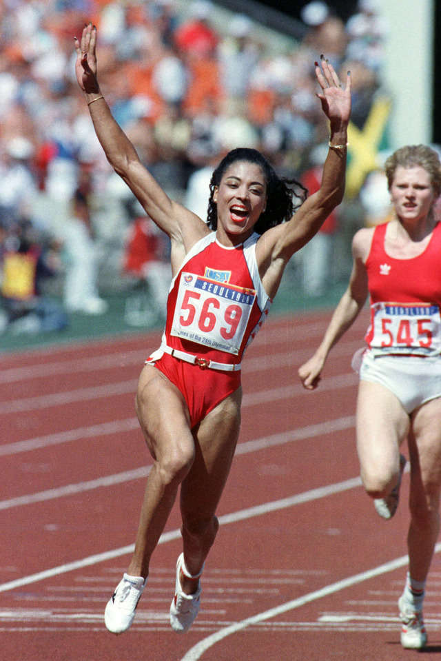 Ben Johnson leads the men's 100 meters final at the 1988 Games ...