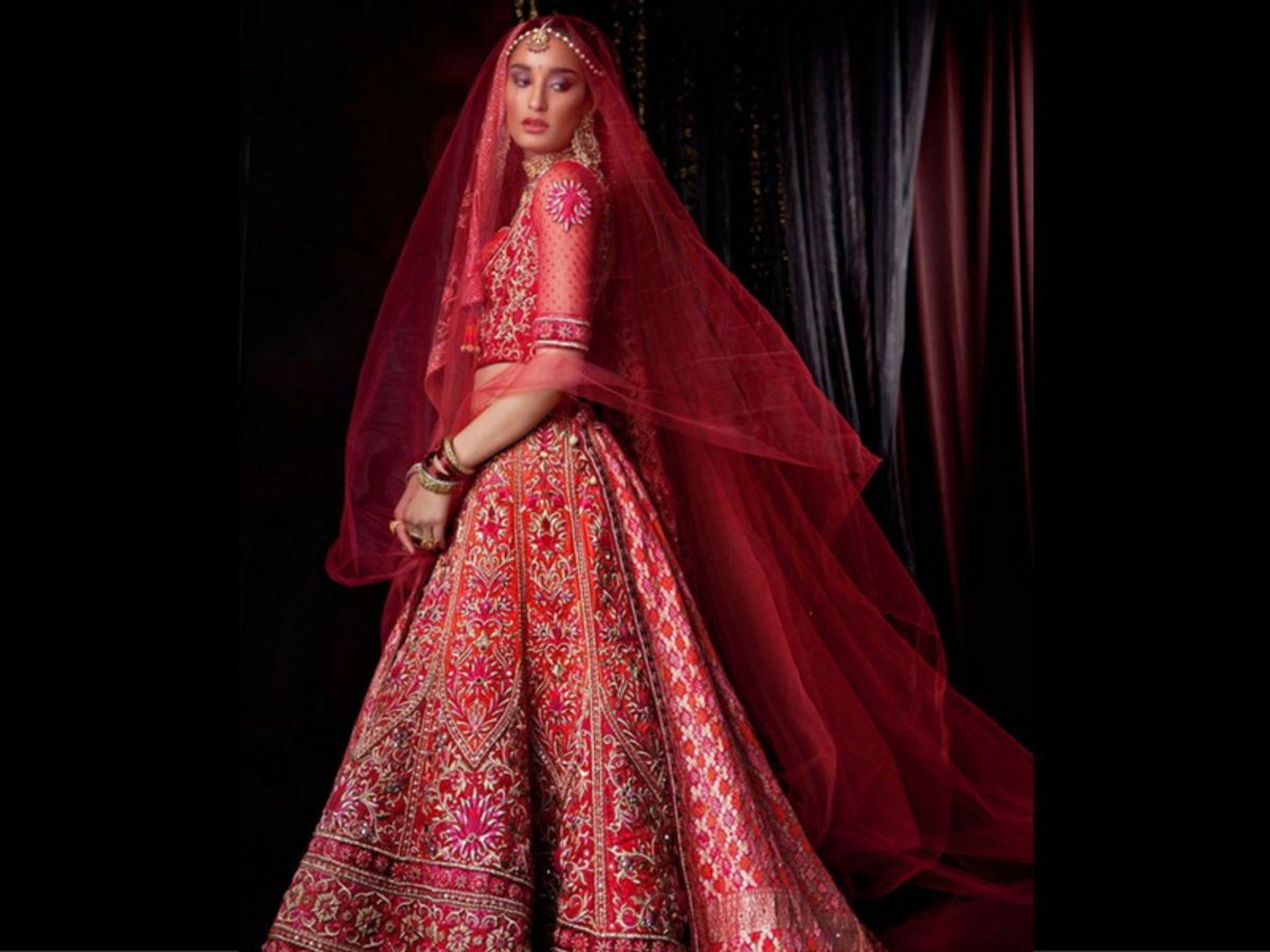 Rent this gorgeous Sabyasachi😍 . . . #sabhyasachiofficial #sabhyasachi  #sabhyasachibride #lehenga #lehnga #indianwear #indianwedding  #indianlehenga... | By Rent an AttireFacebook