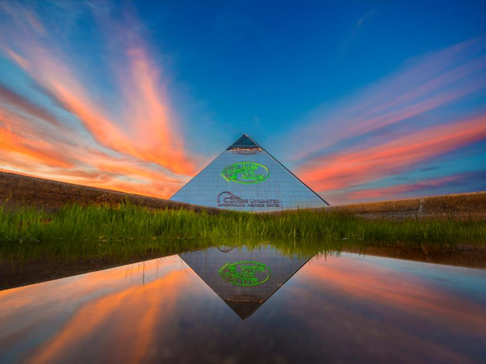 Exploring the WORLDS 10th LARGEST PYRAMID (Bass Pro Shops) 