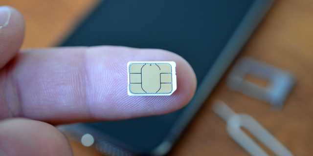 The new low-end iPhone may also support a feature Asian users have been asking for a while: two SIM card slots, so you can easily switch between carriers or data plans. There could also be a single-SIM model, according to KGI Securities.