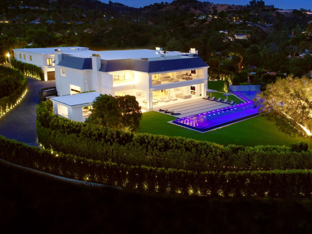 A Mountaintop Mansion With An Indoor Basketball Court And Parking For 80 Cars Just Went On The Market In Los Angeles For A Whopping 135 Million Business Insider India