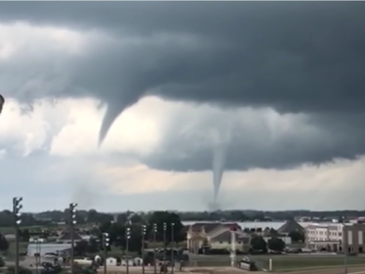 Videos Show Massive Tornadoes Ripping Through Iowa And Causing Catastrophic Damage Business Insider India