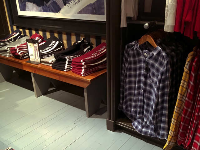 Hollister Is Abercrombie's Weakest Link Right Now