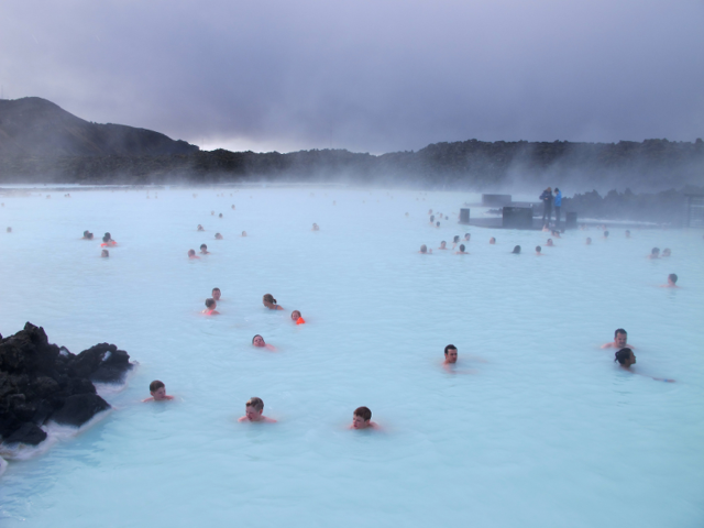 Disappointing photos show what Iceland's famous Blue Lagoon looks like ...