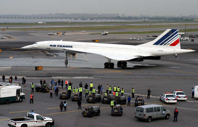 11/26/2003: Concorde Makes Her Last Flight – Airways