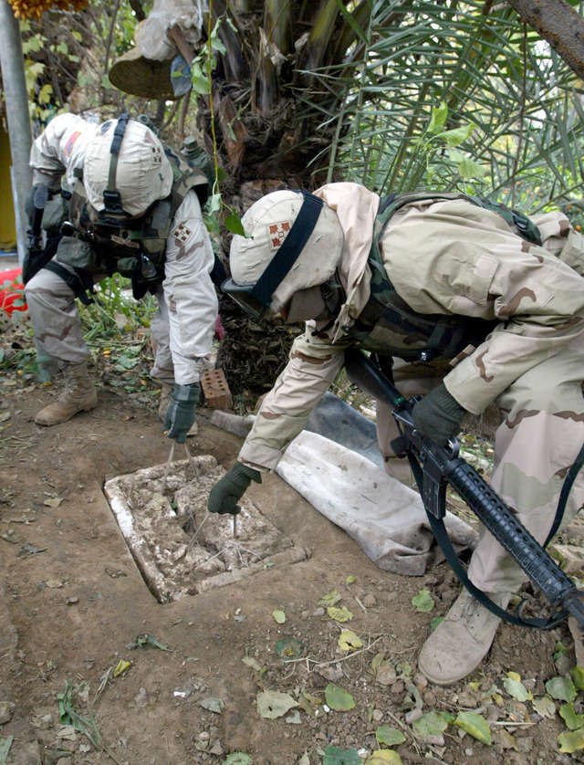 15 Years Ago Today Us Troops Captured Saddam Hussein See The Photos Of The Underground Hiding 