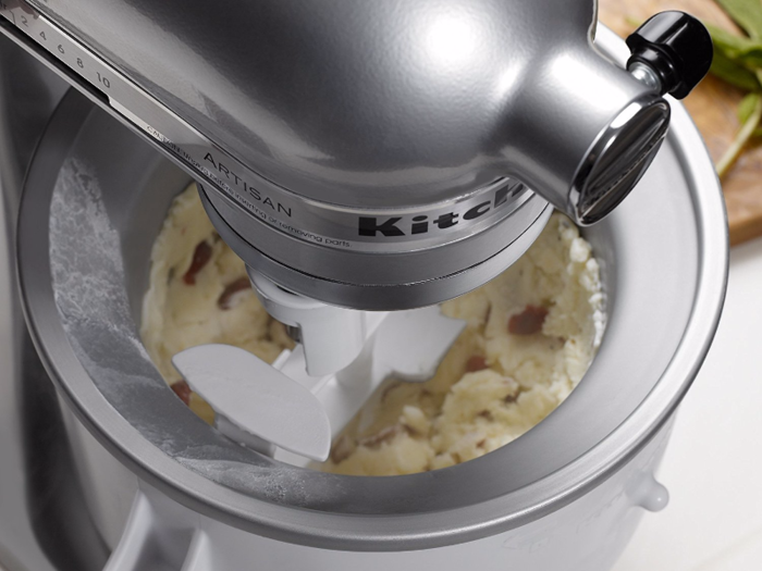 https://www.businessinsider.in/thumb/msid-67905319,width-700,height-525/How-to-make-ice-cream-with-a-stand-mixer.jpg