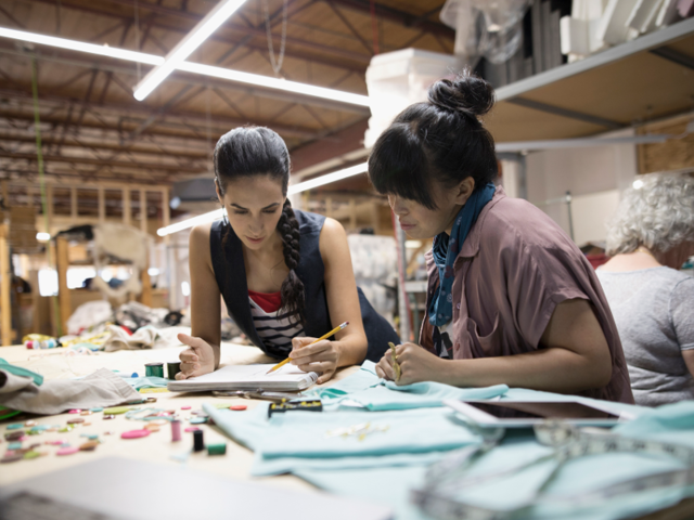 Textile design majors earn an average mid-career salary of $81,600 a ...