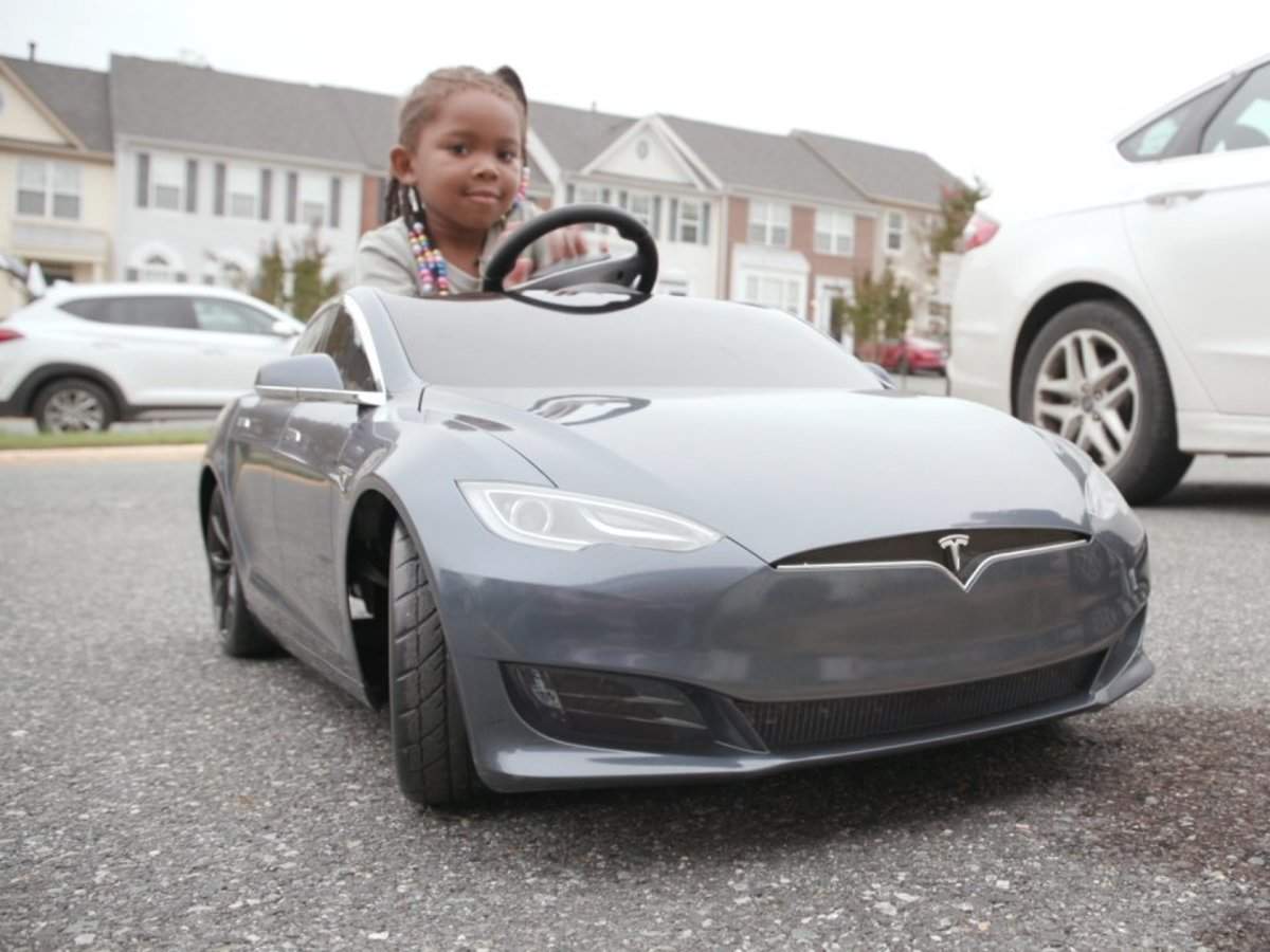 Tesla Has A Mini Model S For Kids That Costs 600 And This