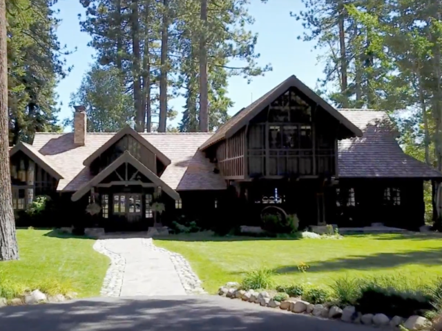 Mark Zuckerberg lives in a 5,000-plus-square-foot estate in Palo Alto ...