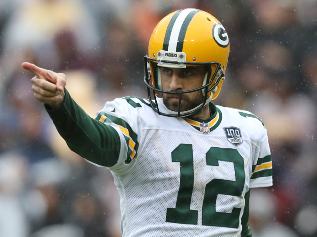 Los Angeles Rams 18-32 Green Bay Packers: Aaron Rodgers sets up