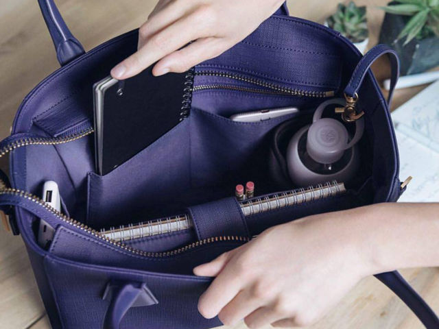 17 Things That You Should Keep in Your Purse - College Fashion