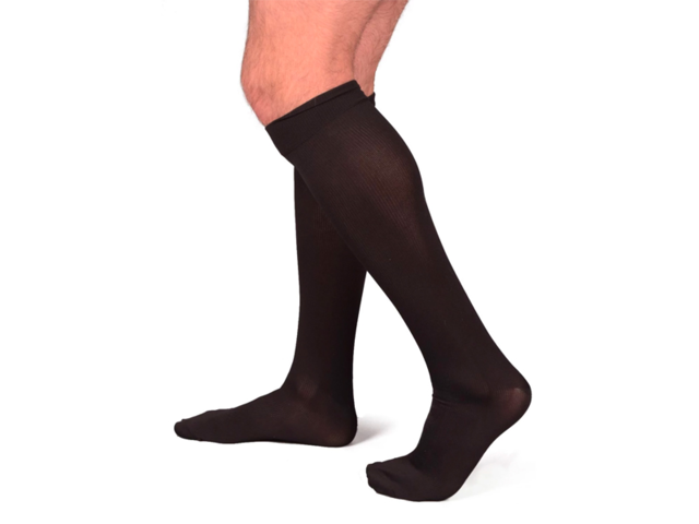 do you wear compression socks to bed