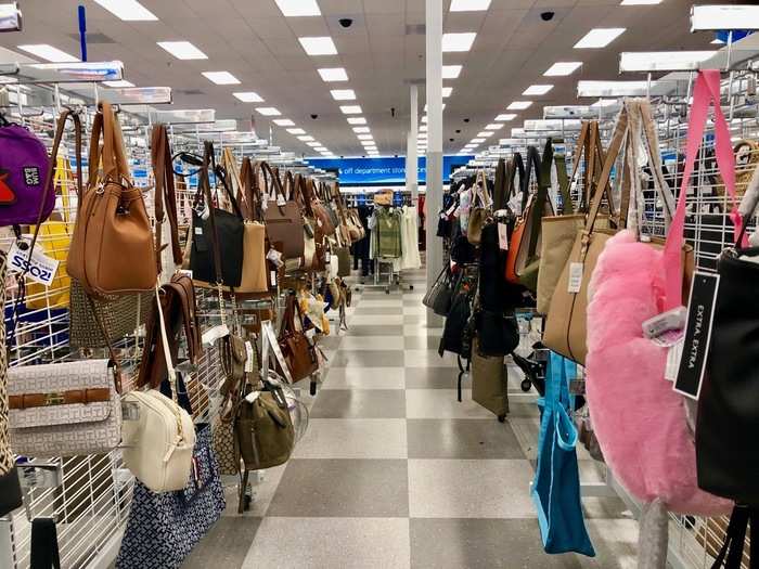 We visited Ross and saw why its messy stores haven t prevented the