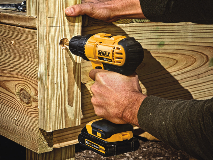 Best Drill Set Bundles: Dewalt, Black and Decker, Greenworks, Dedeo