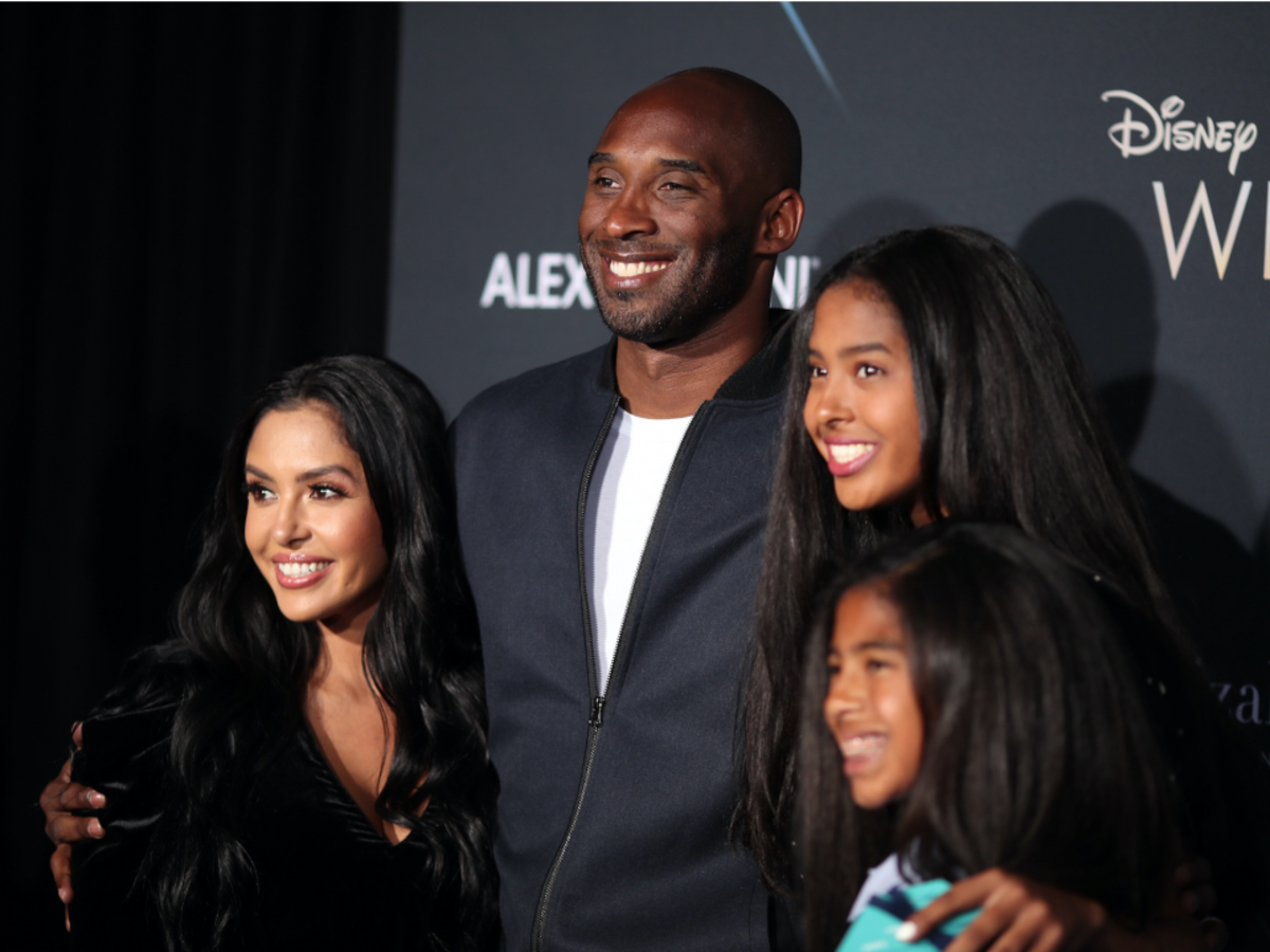 Super Bowl 2020 begins with somber tribute to Kobe Bryant and daughter  Gianna