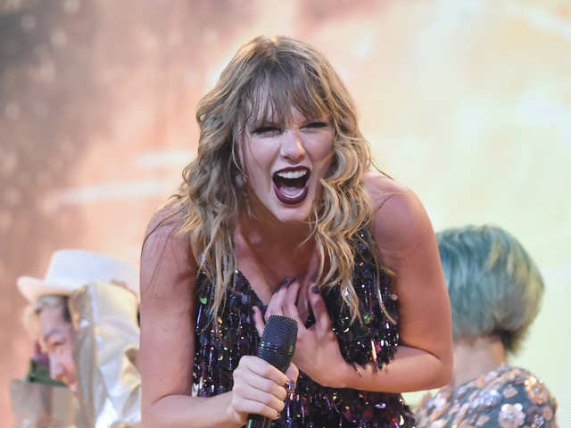 9-mind-blowing-facts-that-show-just-how-much-more-money-taylor-swift