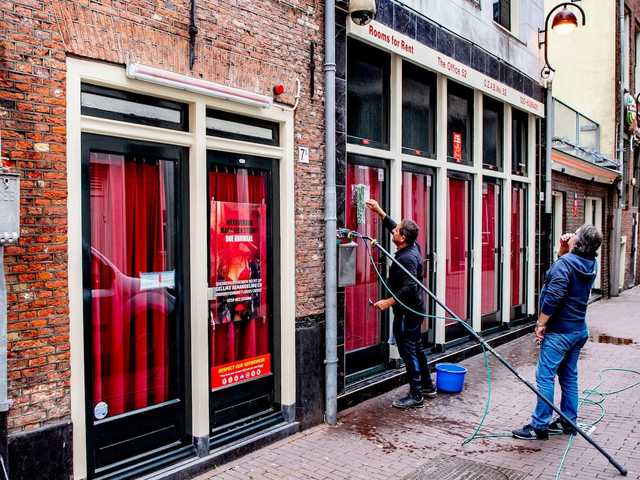 No Kissing Allowed Photos Show How Sex Workers In Amsterdams Red Light District Are Adapting