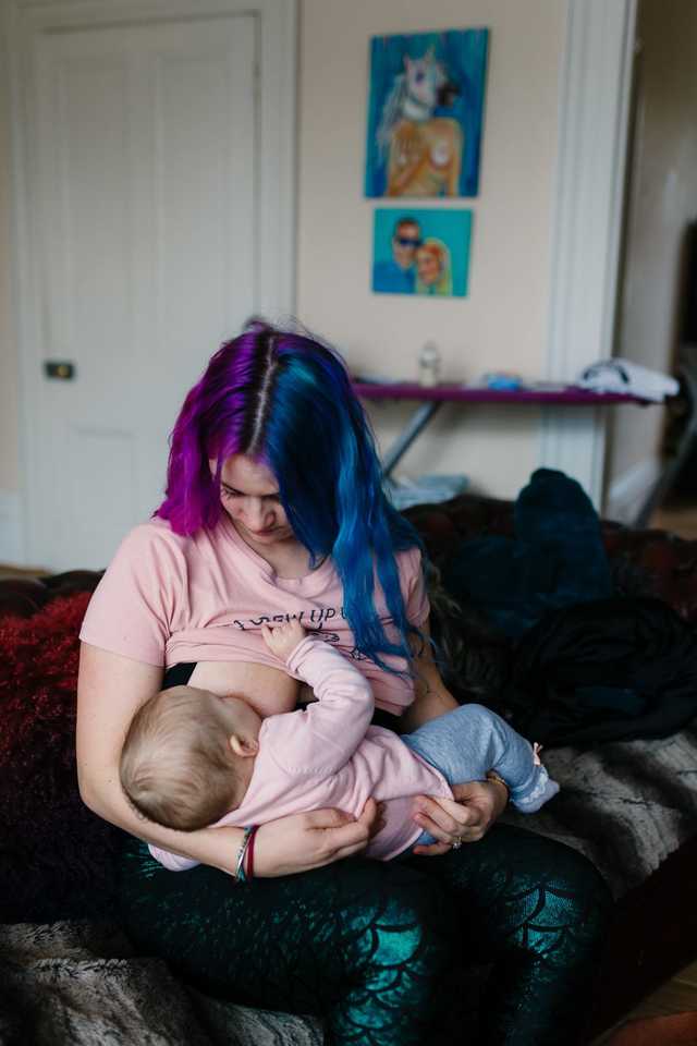 15 Raw Photos Show The Realities Of Breastfeeding From Biting To