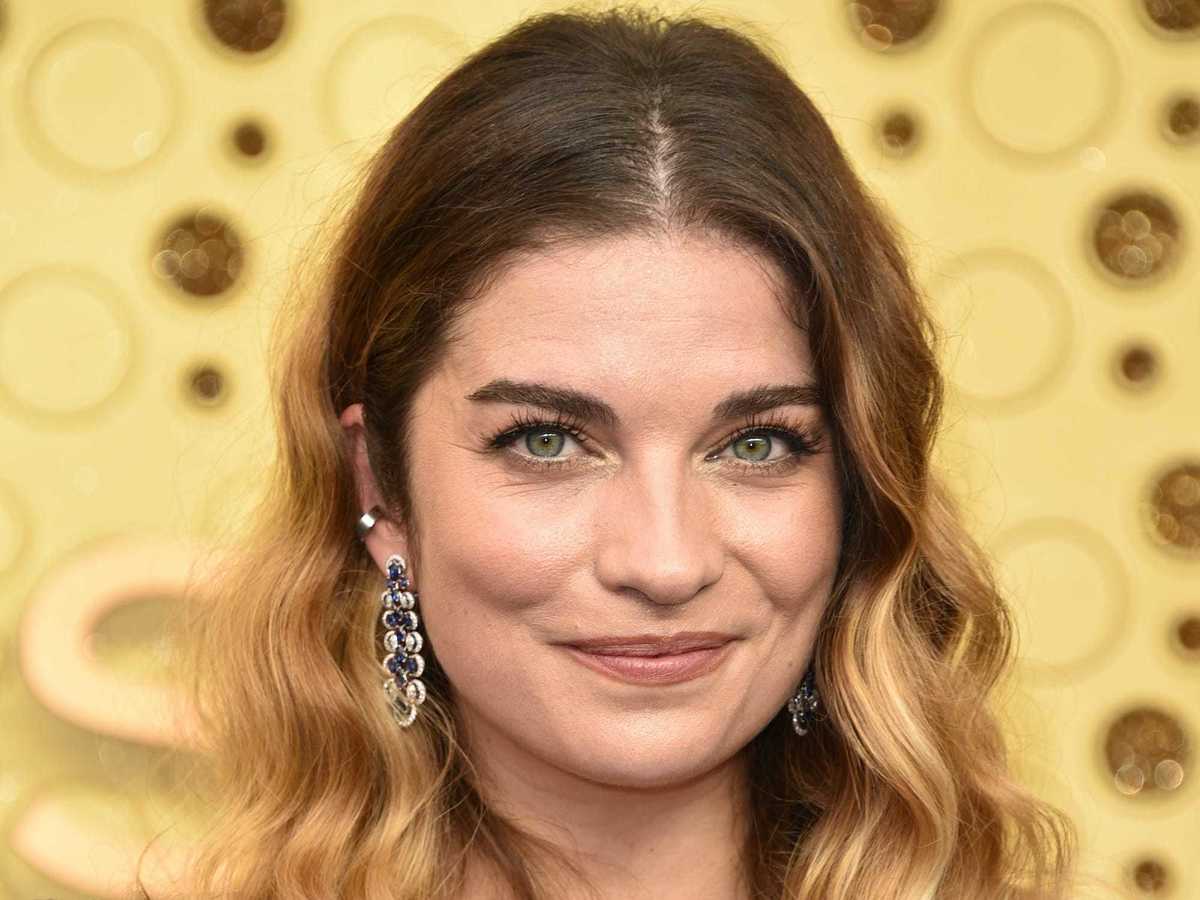 What Is Annie Murphy From Schitt's Creek Doing Next?