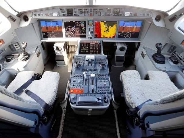 cockpit a220