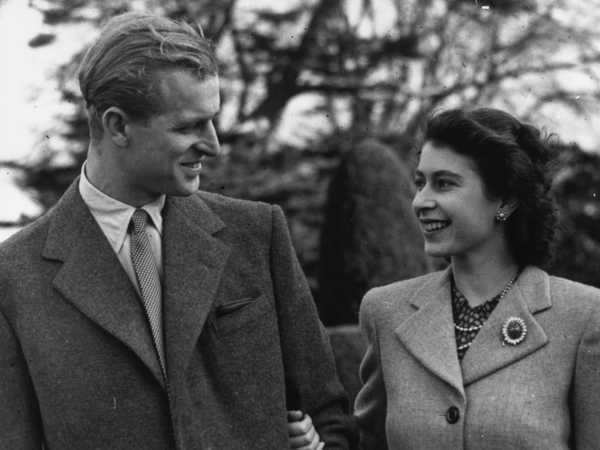 Queen Elizabeth and Prince Philip posed for a new portrait ...