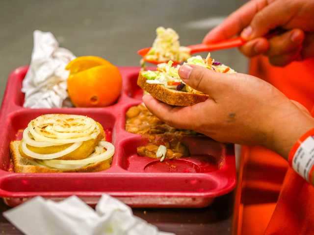 what-prison-food-in-the-us-really-looks-like-and-why-some-inmates