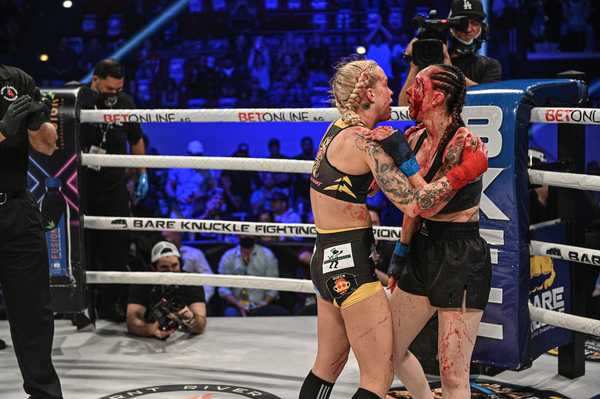 Two American Women Received A Standing Ovation After Their Bare Knuckle