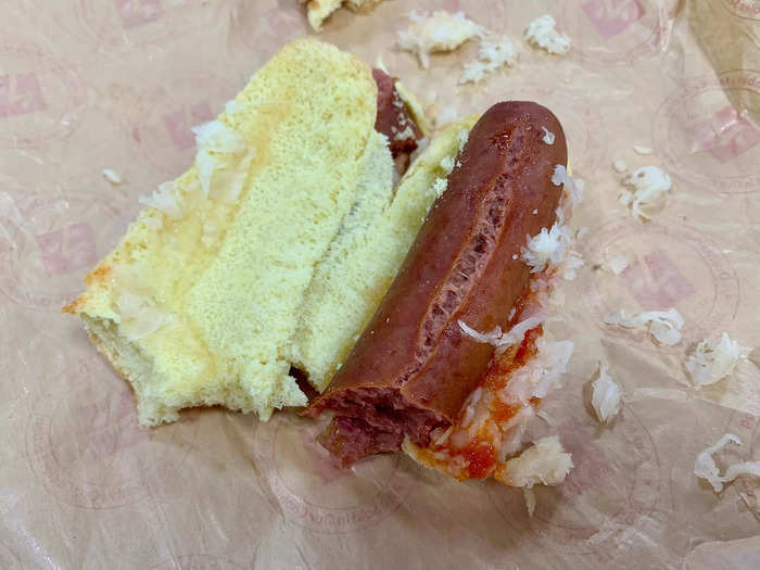 https://www.businessinsider.in/thumb/msid-92655607,width-700,height-525,imgsize-504488/for-just-1-50-the-sams-club-hot-dog-is-definitely-a-great-deal-but-it-doesnt-compare-to-costcos-costcos-hot-dog-is-so-impressive-that-it-doesnt-need-them-its-great-with-nothing-but-ketchup-.jpg