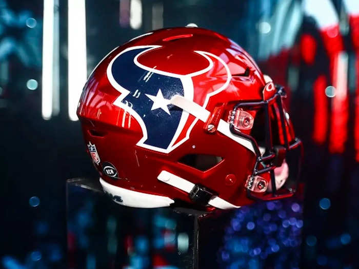 NFL Teams Debuting Alternate Helmets, Jerseys for the 2022 Season – NBC Los  Angeles